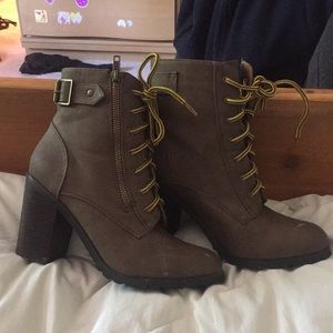Size 8 brown boots